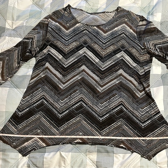 Chevron Patterned Tunic Top - Picture 5 of 6
